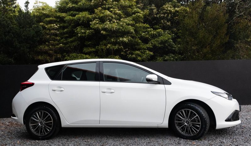 Toyota Auris completo