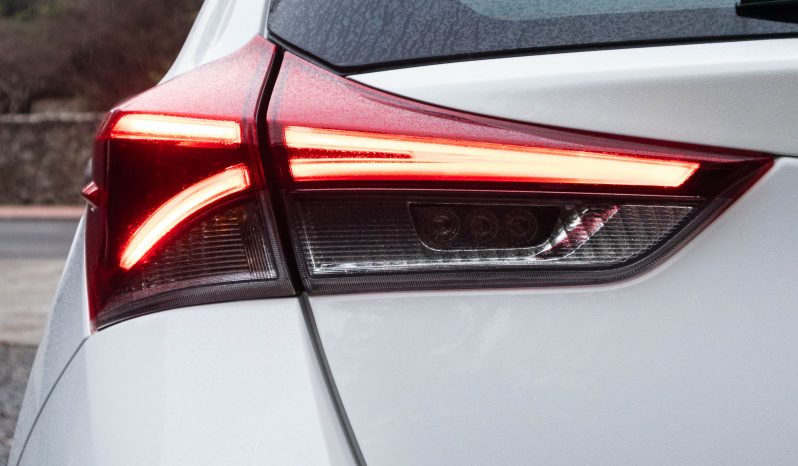 Toyota Auris completo