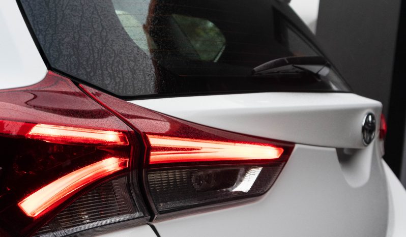 Toyota Auris completo
