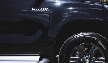 Toyota Hilux Tracker 2021 completo