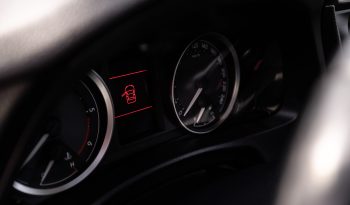 Toyota Auris D-4D Business completo