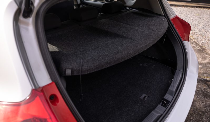 Toyota Auris D-4D Business completo