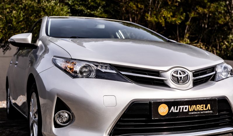 Toyota Auris D-4D Business completo