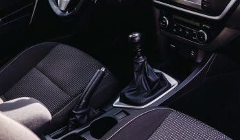 Toyota Auris D-4D Business completo