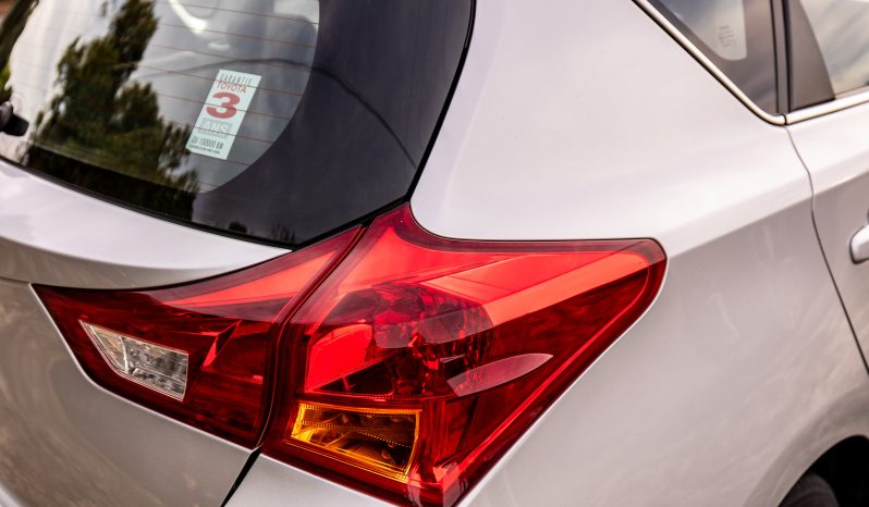 Toyota Auris D-4D Business completo