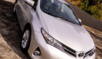 Toyota Auris D-4D Business completo