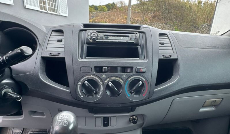 Toyota Hilux D-4D 4WD completo