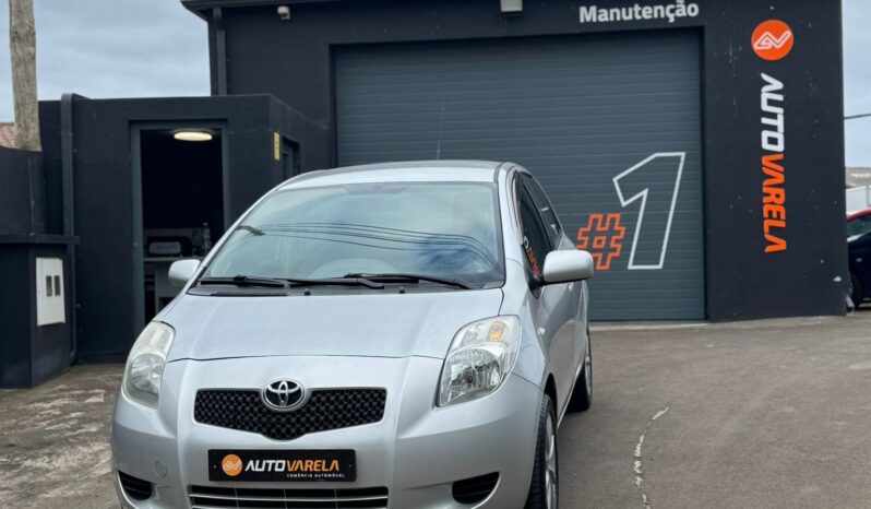 Toyota Yaris D-4D completo