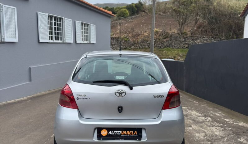 Toyota Yaris D-4D completo