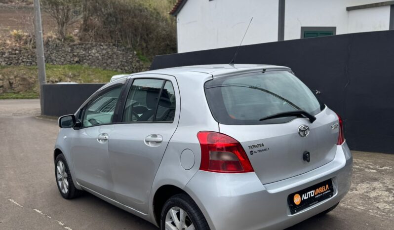 Toyota Yaris D-4D completo