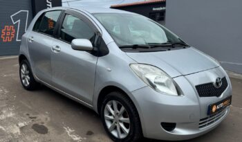 Toyota Yaris D-4D completo