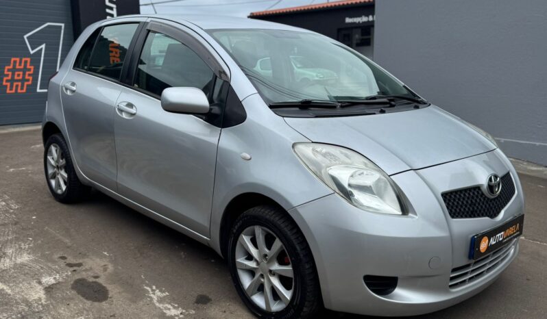 Toyota Yaris D-4D completo