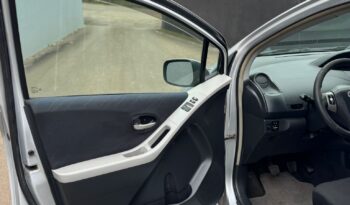 Toyota Yaris D-4D completo