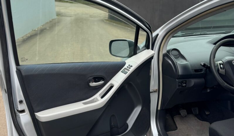 Toyota Yaris D-4D completo