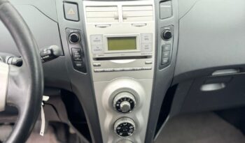 Toyota Yaris D-4D completo