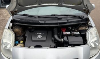 Toyota Yaris D-4D completo