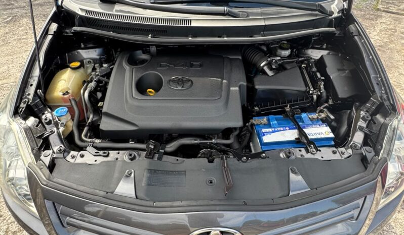 Toyota Auris D-4D Pack Sport completo
